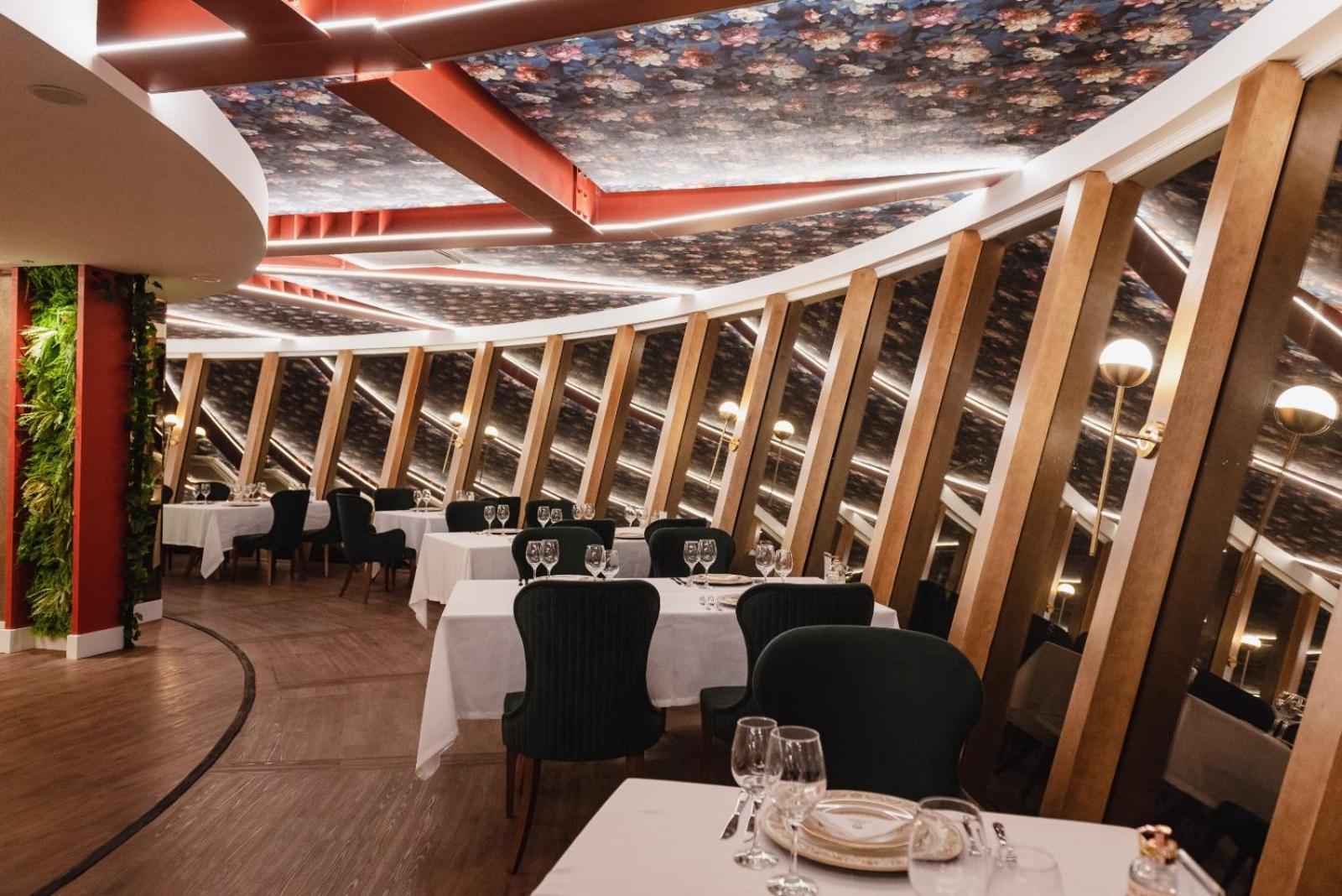 Hotel E Restaurante Giratorio Rf Vision - A Melhor Vista 360 De Грамаду Екстер'єр фото